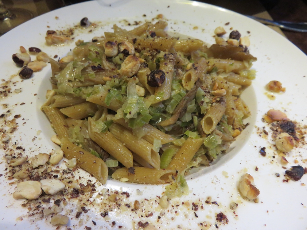 whole meal penne with oyster mushrooms, leeks and grilled nuts, 14,50 €